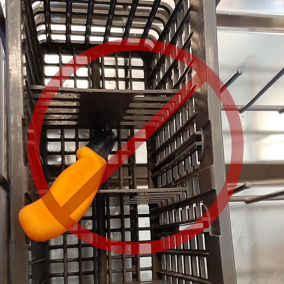 Finally, someone solved the problem of knives in the dishwasher by
