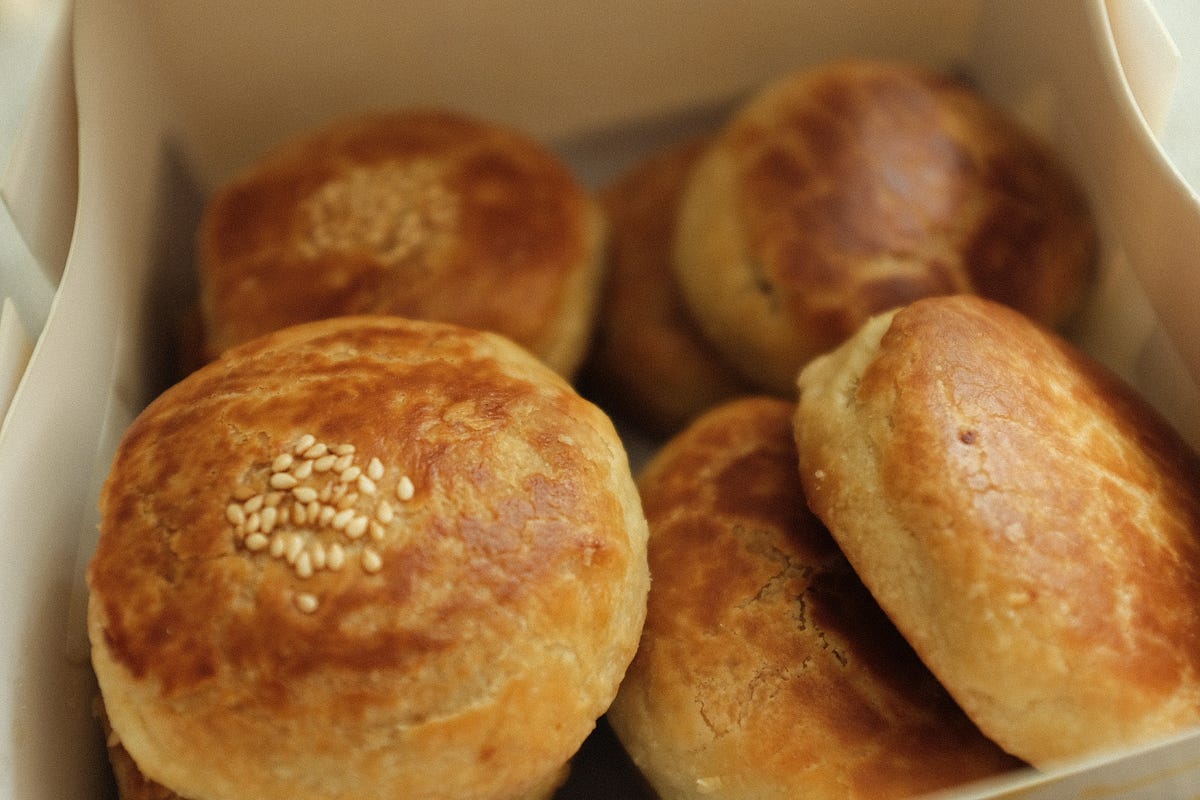 Loong Fatt Tau Sar Piah Teng Wei Song Medium