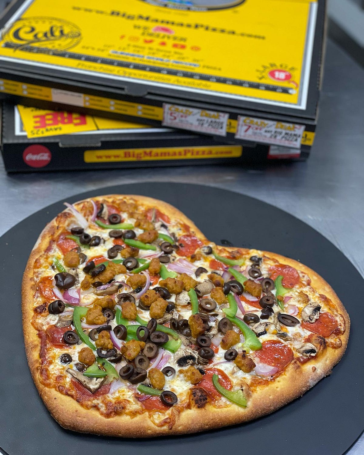 Pizza delivery Big Mama's & Papa's Pizzeria Northridge Medium