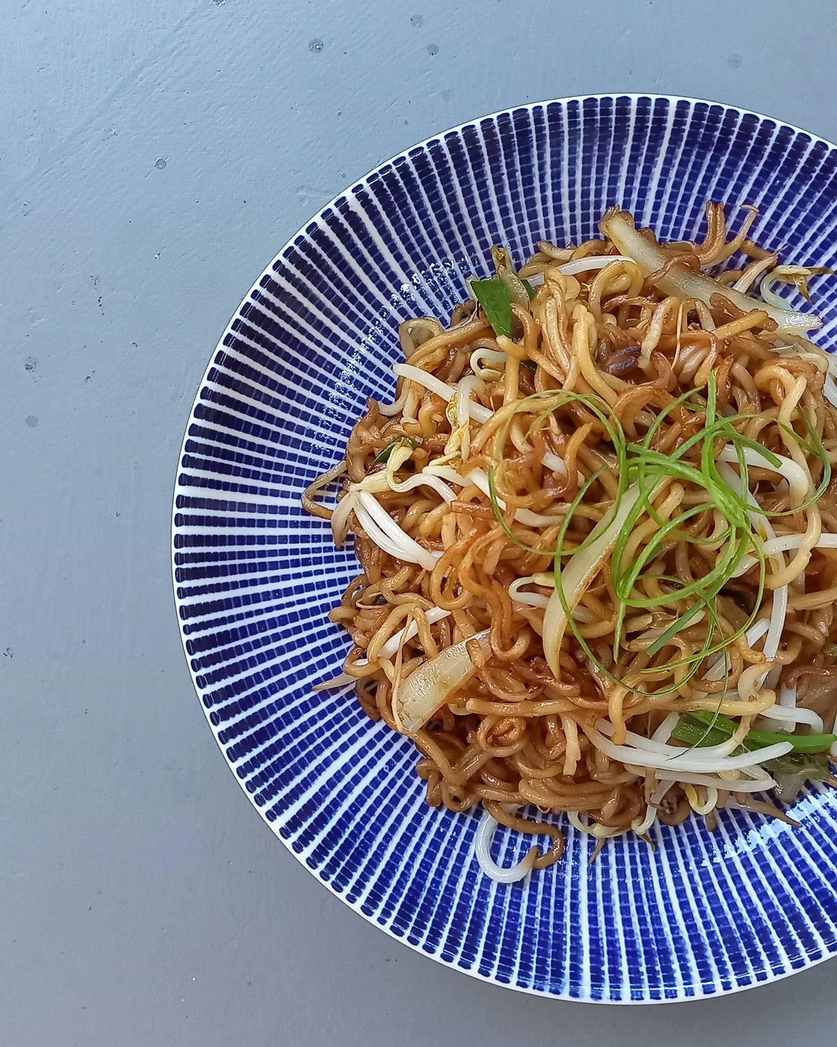 Supreme soy sauce Chow Mein. Lua em Gêmeos, Mercúrio em Capricórnio
