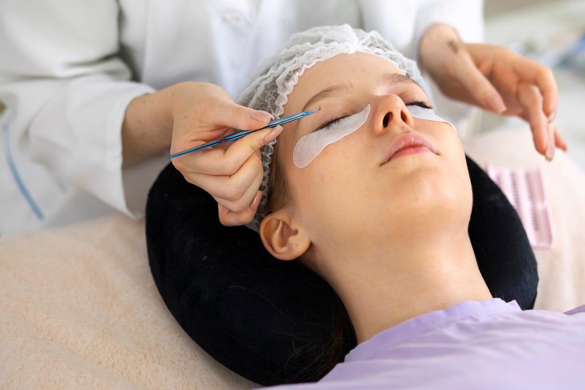 EVERYTHING YOU NEED TO KNOW BEFORE YOUR FIRST EYEBROW THREADING