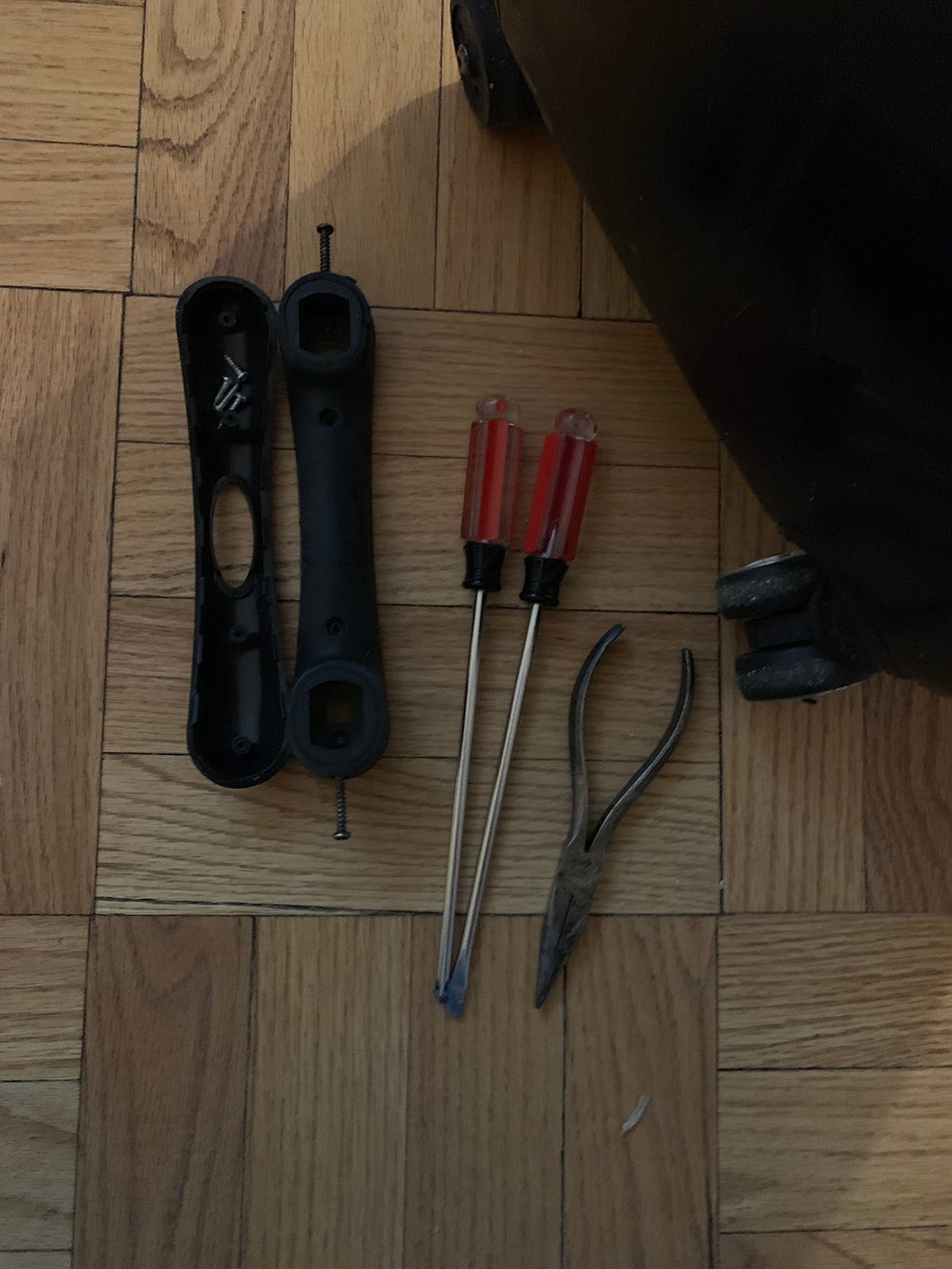 How to repair a telescoping luggage handle — the post I could never