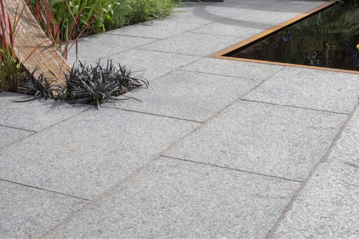 The Benefits of Natural Granite Paving Slabs for Outdoor Spaces in the