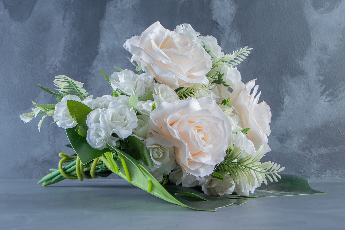 Embrace the Beauty of Sympathy Flowers’ Day with Serenata Flowers by