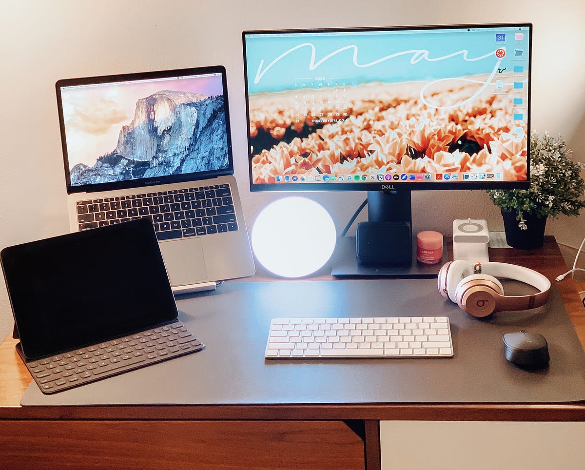 A College Student’s Guide to a Productive Desk Setup by Tammy Ngo