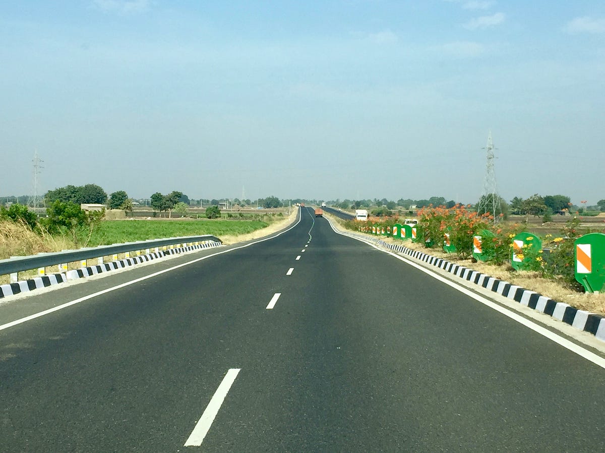 Indian highway milestone colour codes by Kritin Medium