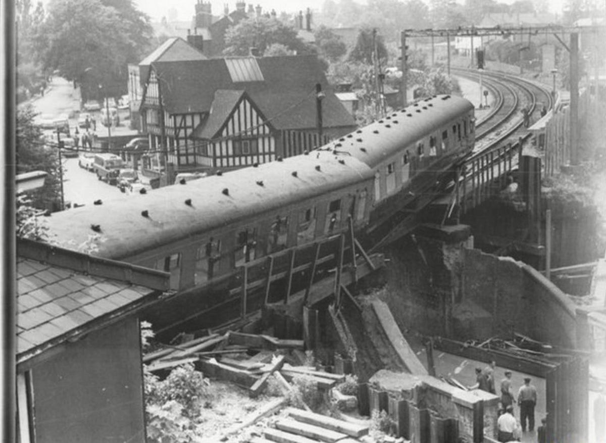 Shattered Lollipop The 1964 Cheadle Hulme (England) Derailment by