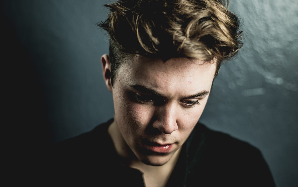 5 Habits that Make You Look Unattractive (But You Don’t Notice Them