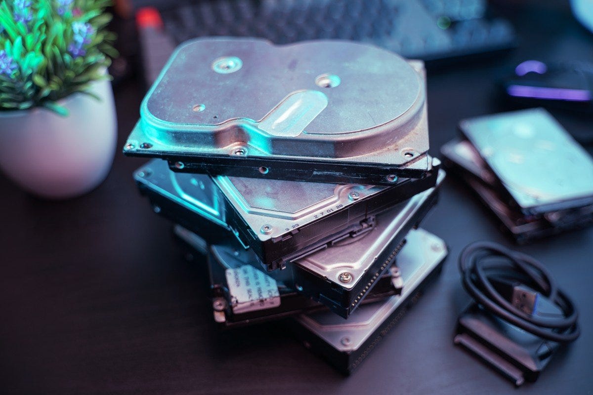 Storage Devices. Definition of Computer Storage Devices by Pramodya