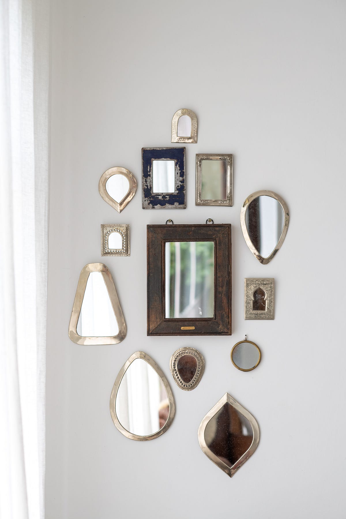 How to Choose a Unique Mirror Online for Your Living Room, Lounge