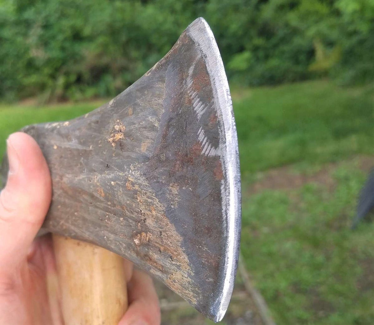 Axe Definition and Meaning in Securities Trading by MoneySourceDeals