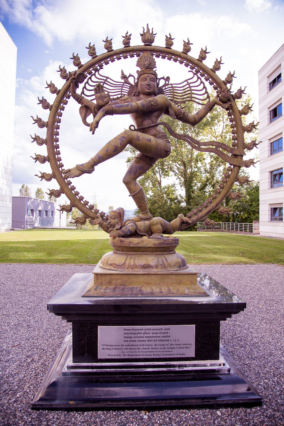 What does the statue of dancing Nataraja symbolise in the premises of