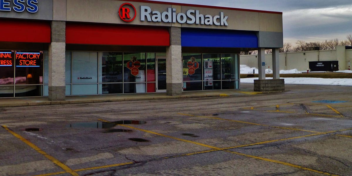 Radios[HACK] How the Maker Movement Could Have Saved a Dying Retailer