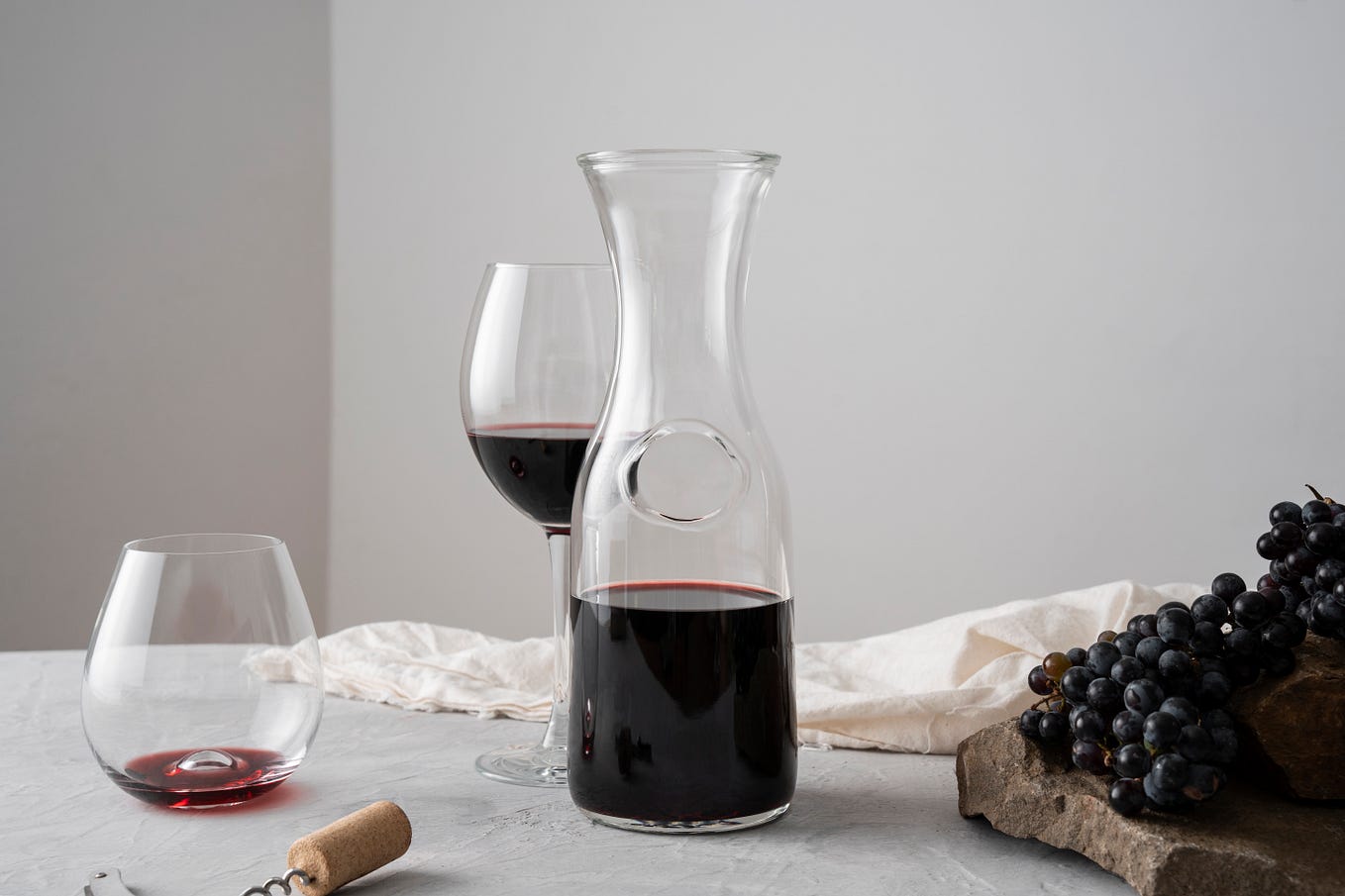 What is the Purpose of a Decanter? by Sam Murphy Jun, 2024 Medium