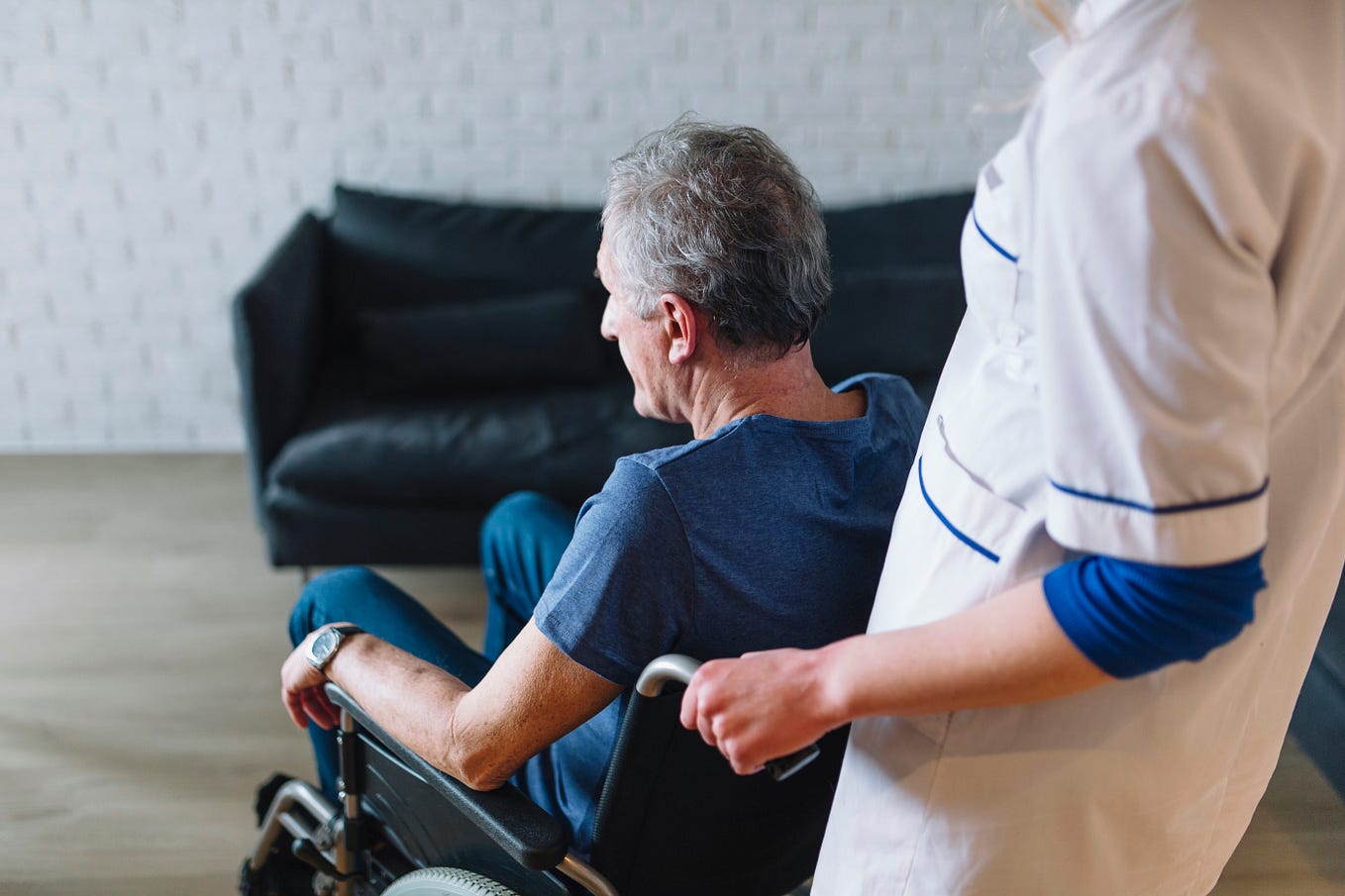 Why Do Elderly People Need a Home Care Giver in Dubai by