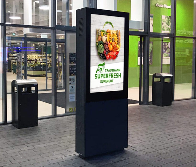 Maximizing Impact Vertical Digital Displays in Mall Advertising by