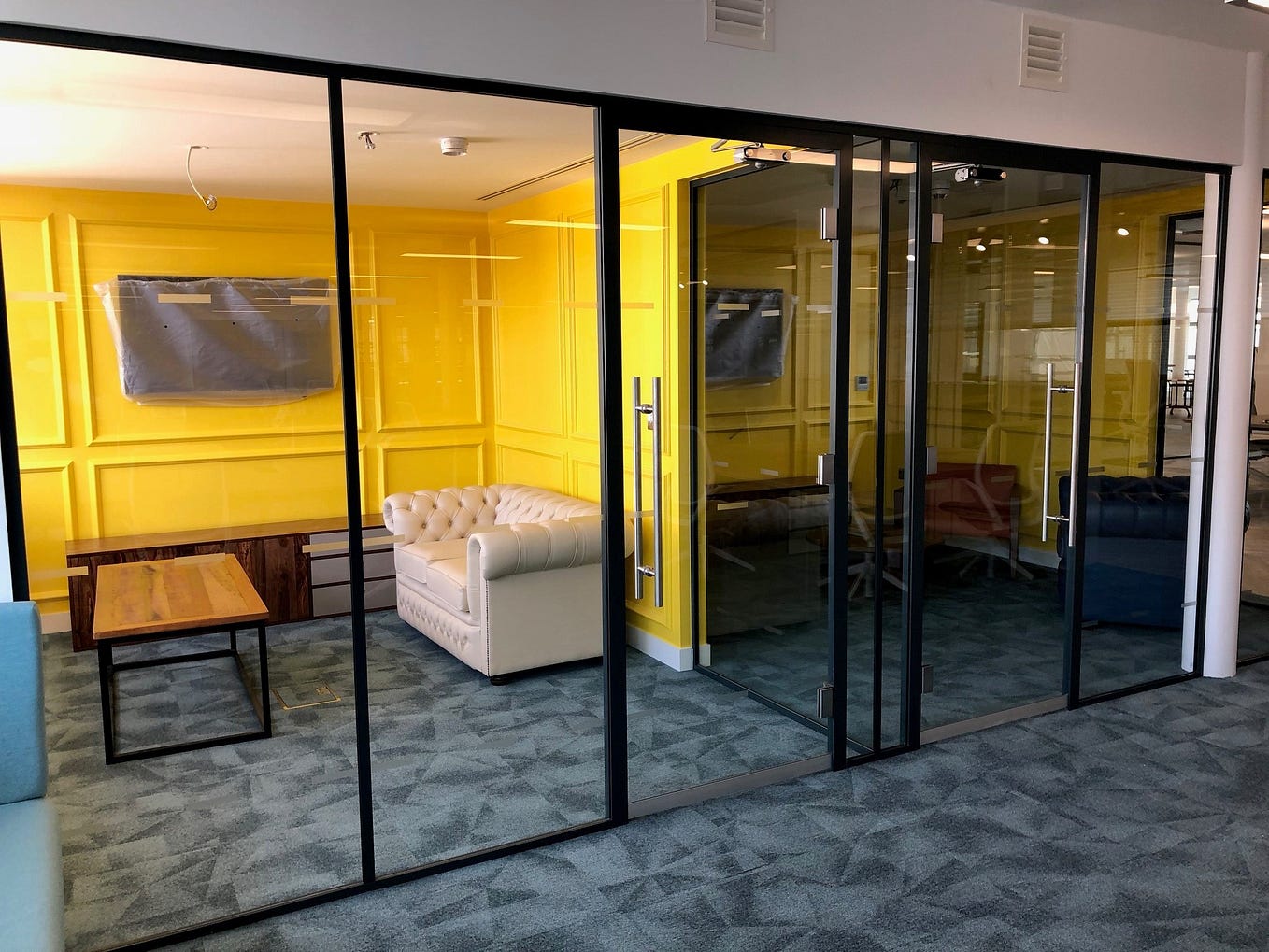 The Use of Glass Partitioning in Office Refurbishment and How It Can