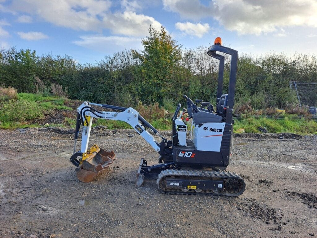 Know the Applications and Benefits of Digger Hire! Cdh digger hire