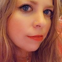 Amanda Lee – Medium