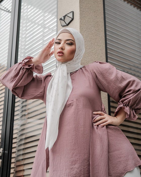 Nyaman dan Tetap Fashionable Perpaduan Outfit Hijab dengan Oversize