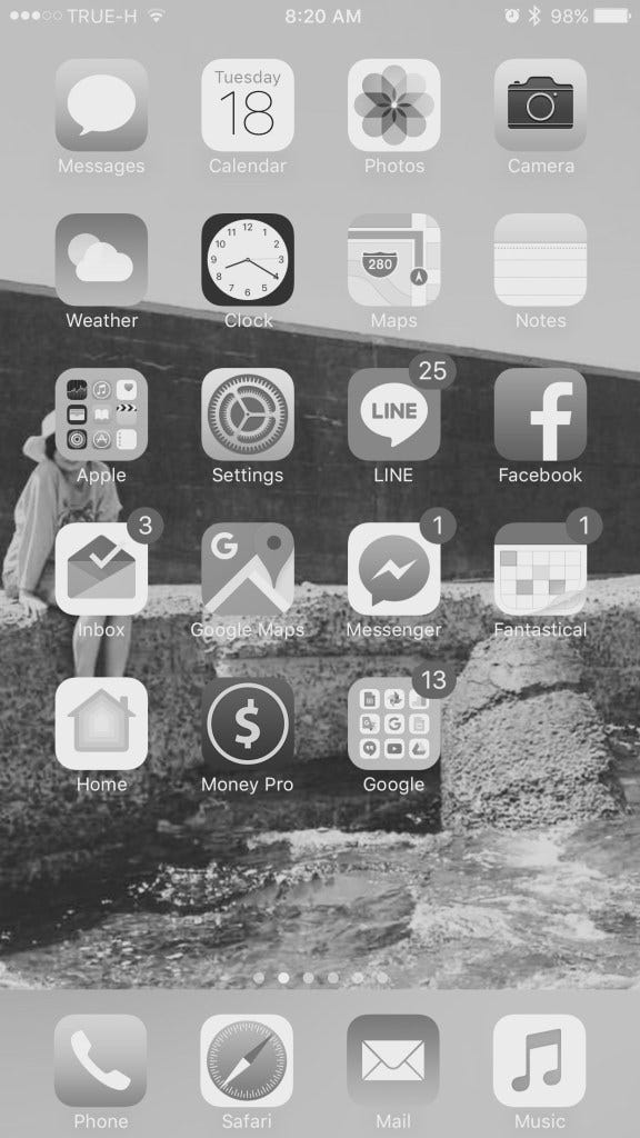How to change iPhone screen to gray scale display by Jiradett Kerdsri