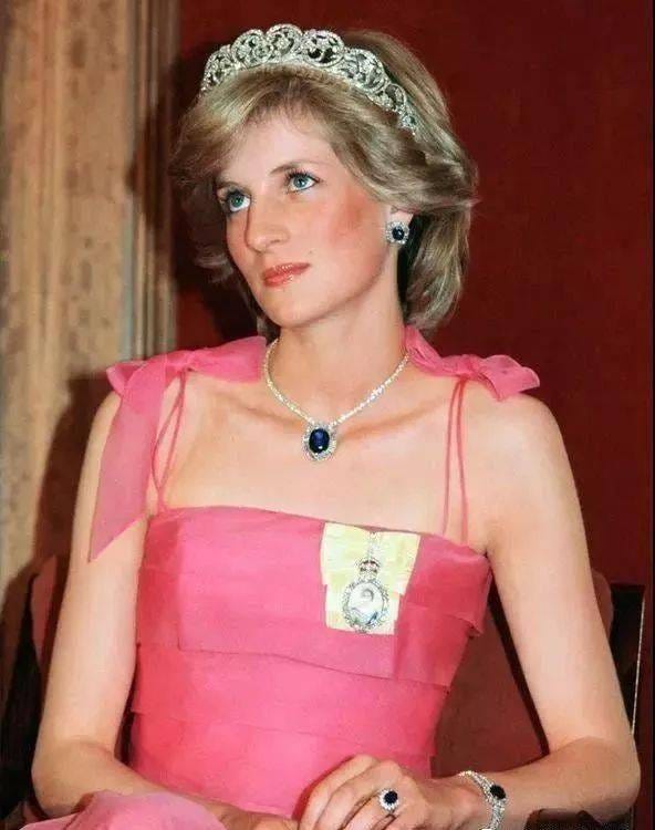 Why do royals love sapphires?. In England, noble blood is known as