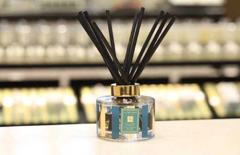 4 ways to make your bedroom smell good. 🏡💚 by Kanoknipa Sritrakool