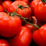 अगर आपको ये दो परेशानी हैं तो भूलकर भी न खाएं टमाटर, हो सकता है नुकसान
