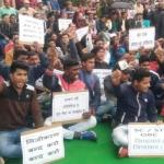 उत्तराखंड : प्रमोशन में आरक्षण के लिए एससी-एसटी कर्मचारियों ने किया विरोध प्रदर्शन, वहीं आरक्षण की आग अब राज्य से बाहर भी सुलगी