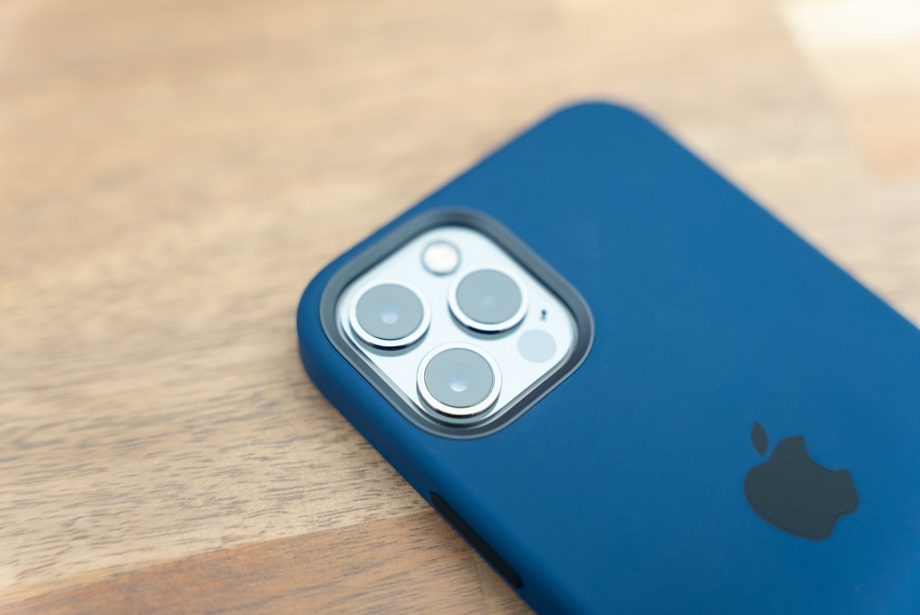 iPhone 12 / iPhone 12 Pro用Apple純正シリコンケースレビュー：さすが純正！MagSafeに完全対応したハイ