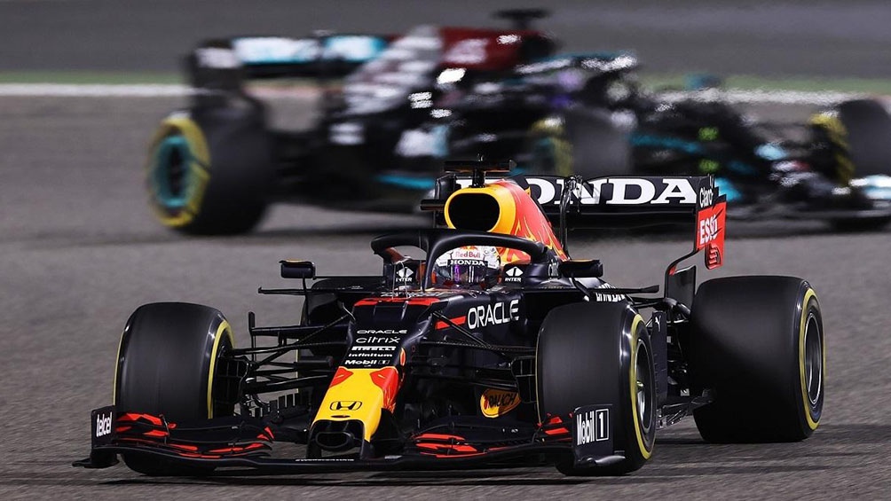 Verstappen abandonó a cinco vueltas del final, pero Red Bull aseguró la