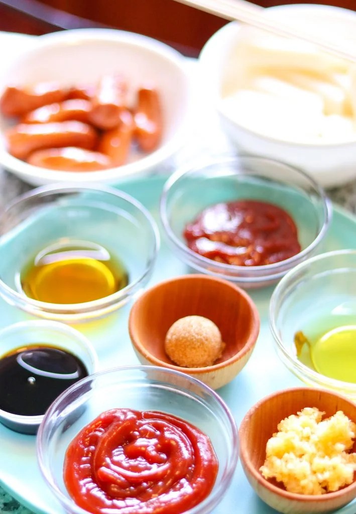 Tteokkkochi (Korean Rice Cake Skewers)