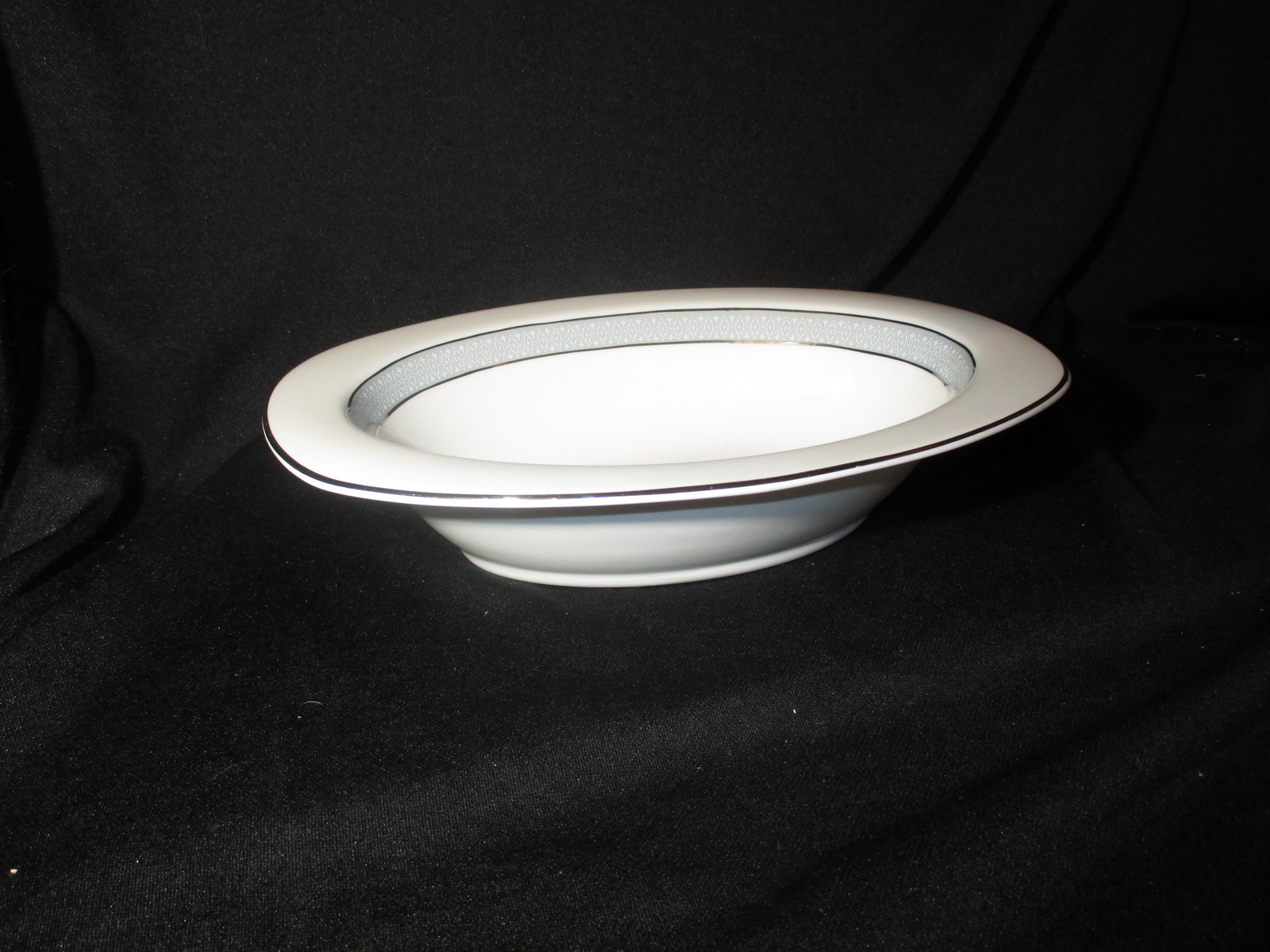 Royal Doulton Etude H5003 Oval Vegetable Bowl Missing Pieces