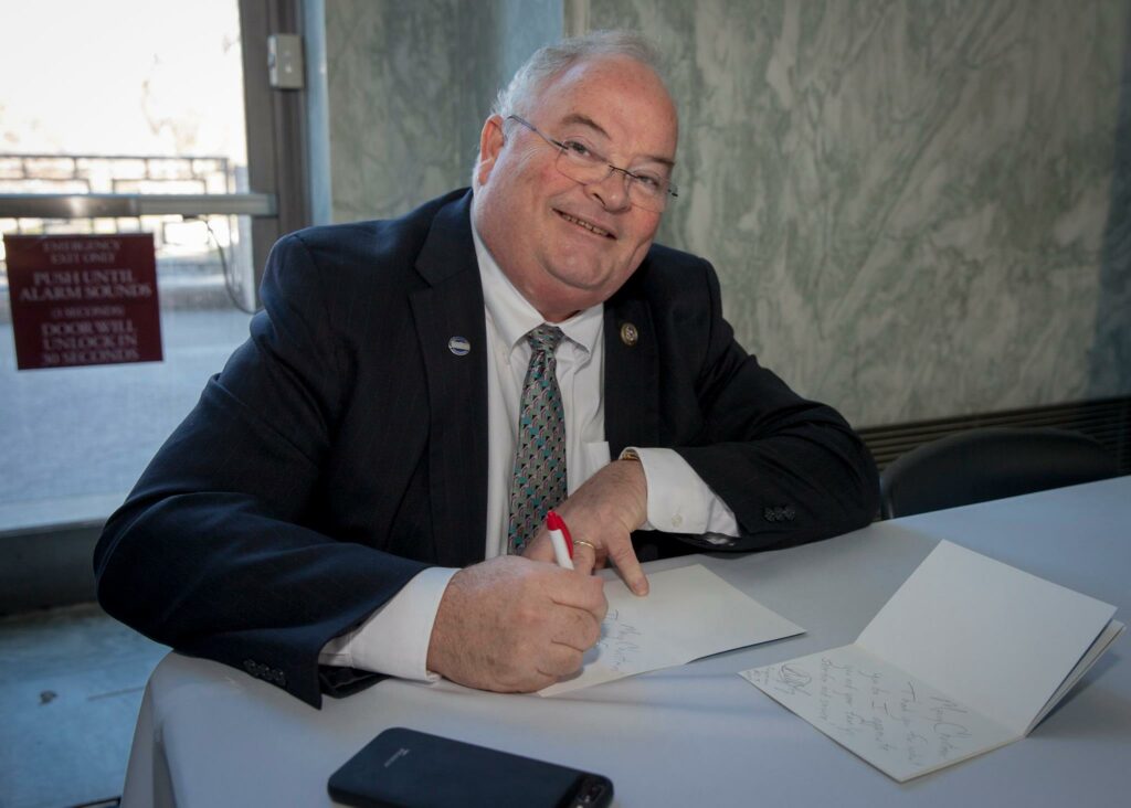 Billy Long joins crowded GOP field to replace Roy Blunt in the U.S