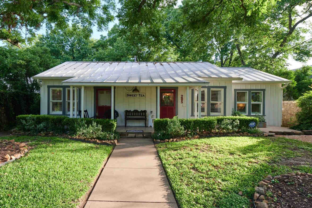 3 INCREDIBLE Airbnb’s in Fredericksburg (+Prices!)
