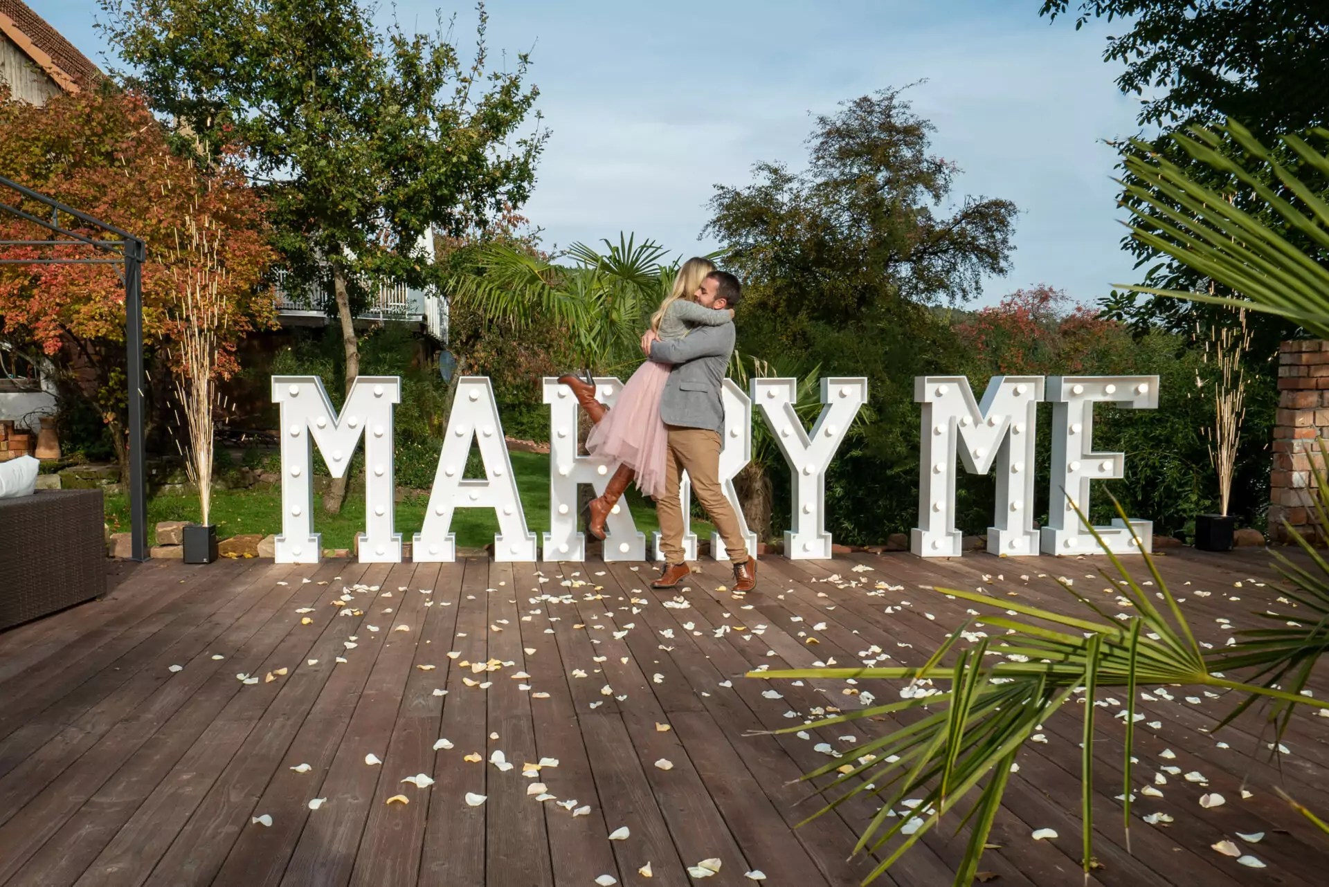 MARRY ME Leuchtbuchstaben Romantische Idee für Verlobung und