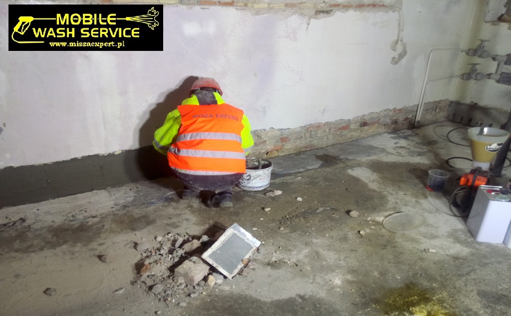 Prace przygotowawcze do wykonania izolacji poziomej w technologii żywic poliuretanowych