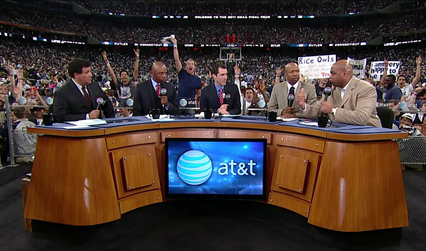During halftime show, CBS analysts bash lowscoring title game The