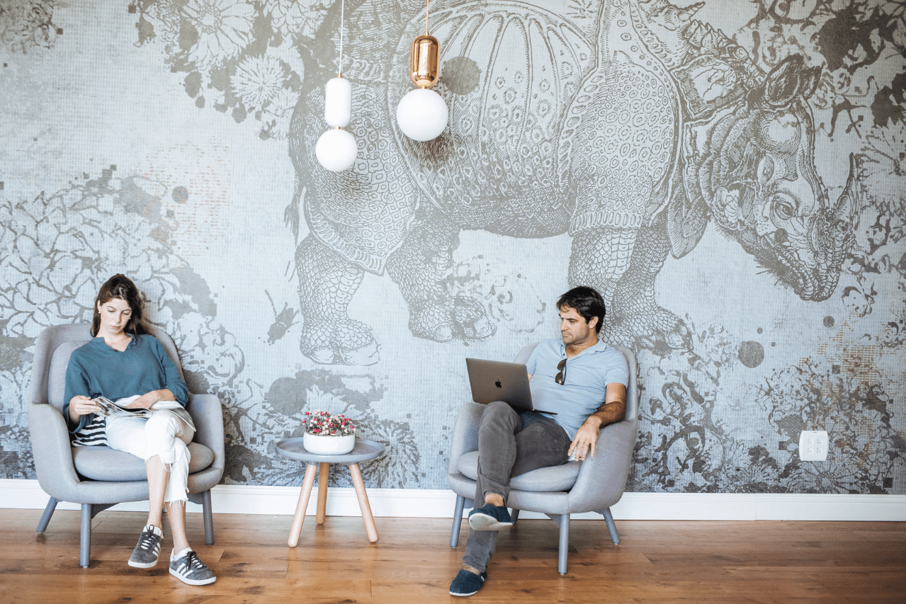 "Lounge Exclusive business lounge experience MIXER