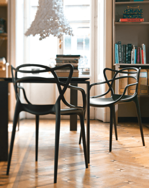 Chaise Masters Kartell noire Disponible chez MJ Concept Naveil 41