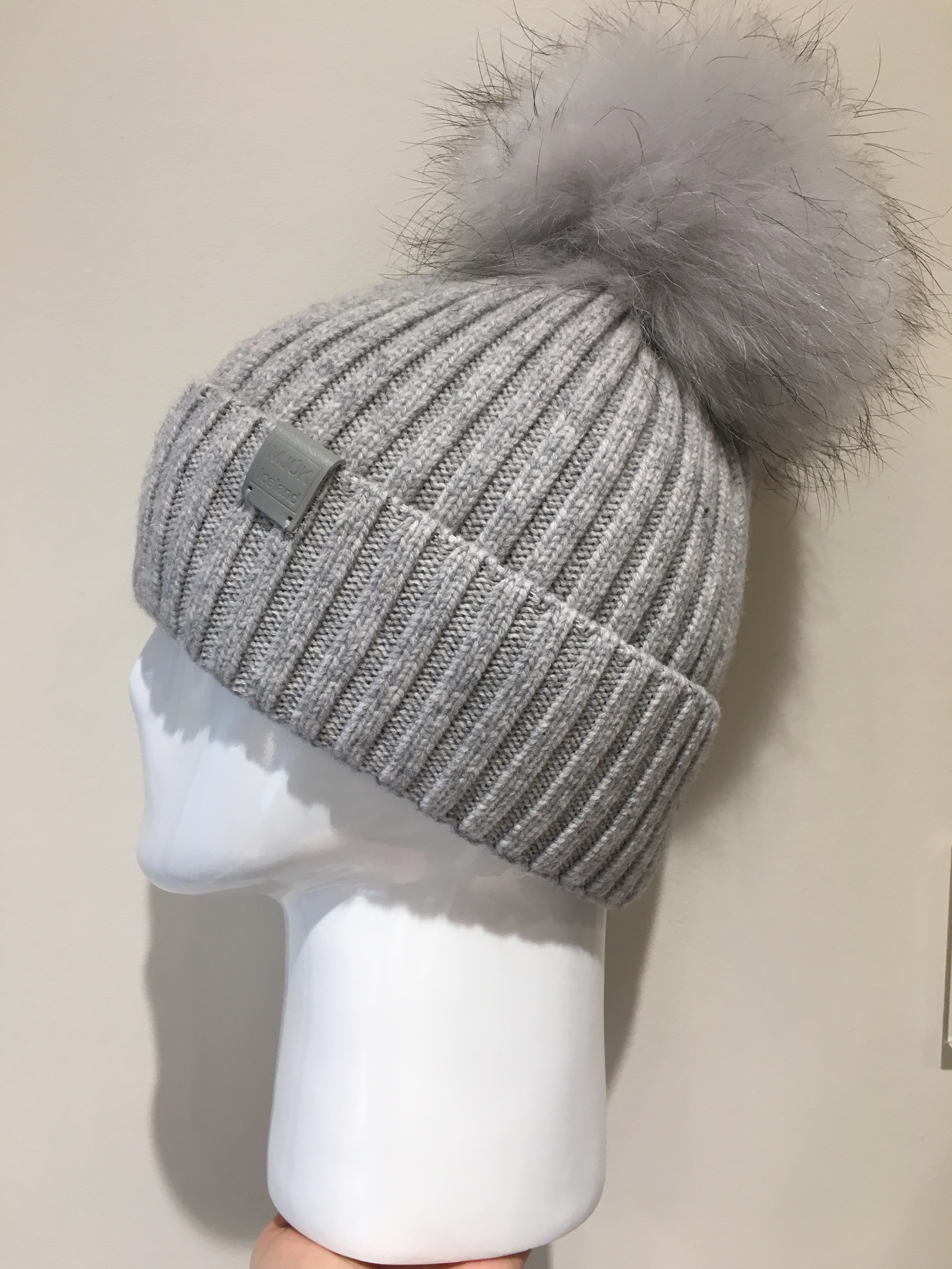 Ragnar hat with pompom. Light grey.
