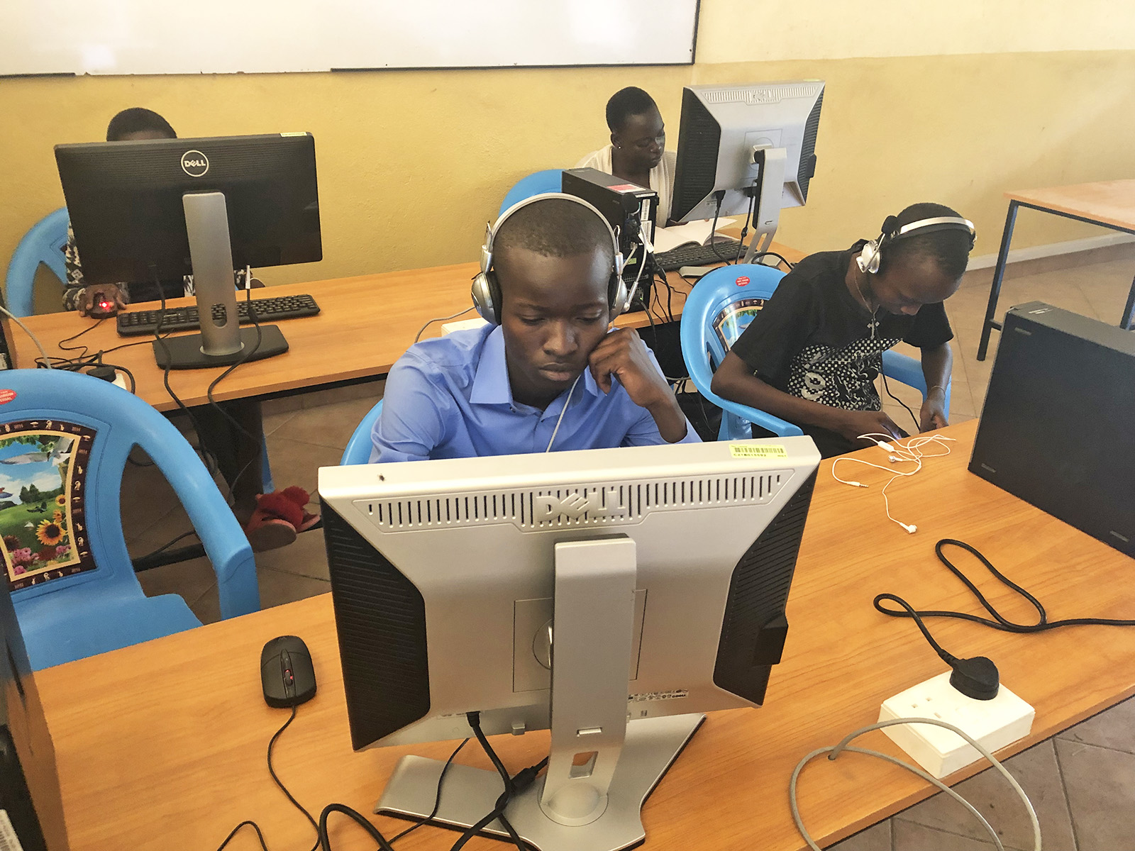 Computer lab brings new educational opportunities Maryknoll Lay