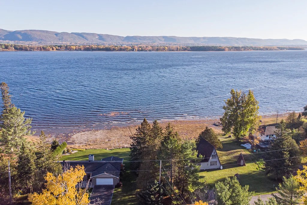 Neighbourhood Highlight Dunrobin Shores Barb & Carole Real Estate Team