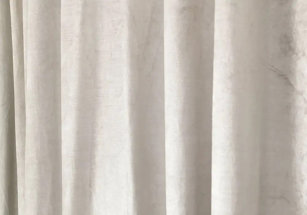 sammetsgardiner vit Sammetsgardiner - För En Lyxig Känsla I Din Miljö | Fönsterdesign