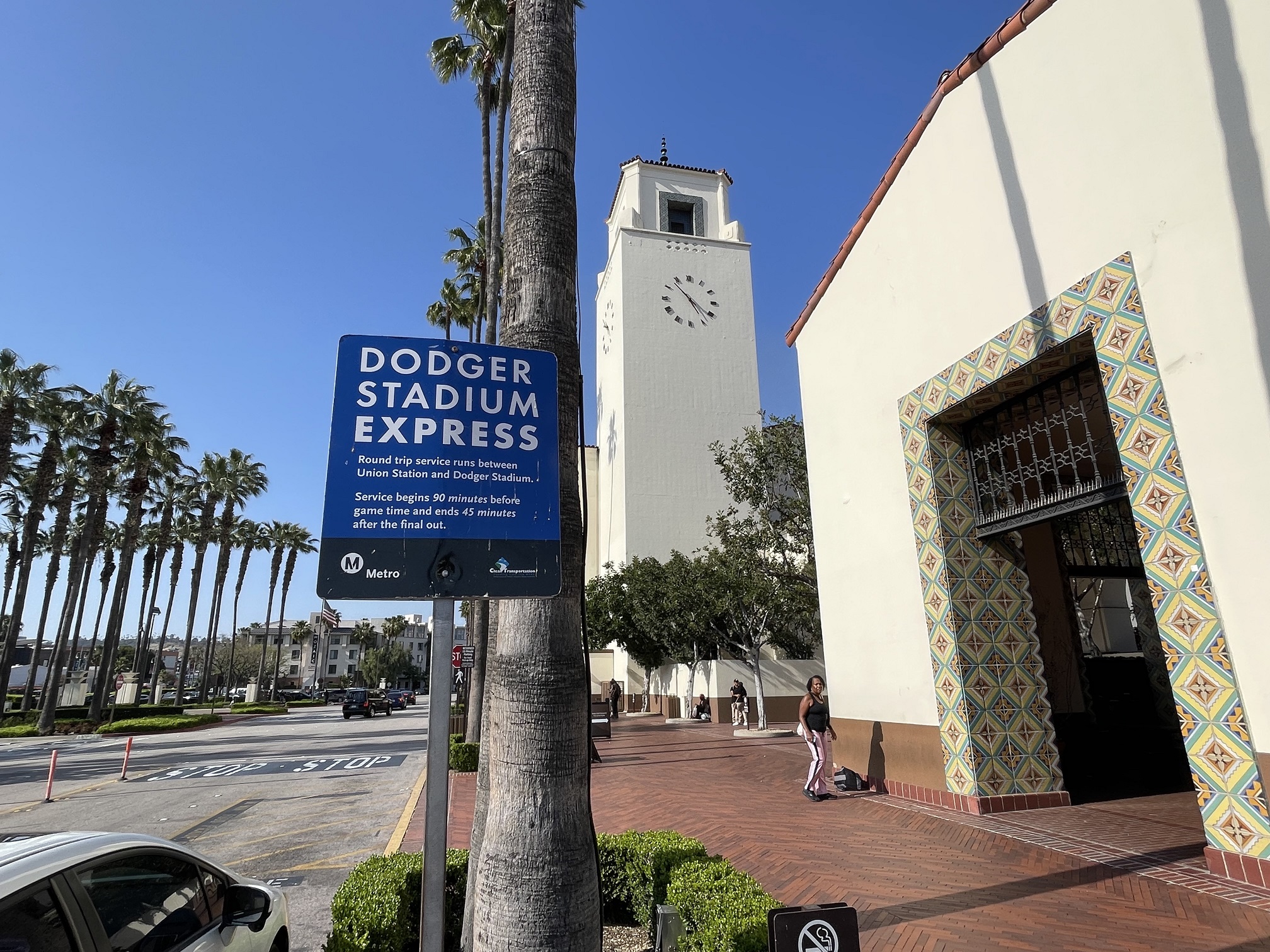 ユニオンステーションからドジャースタジアムに行くシャトルバスは何時からで出ていますか？ メジャーリーグ観戦・ドット・コム