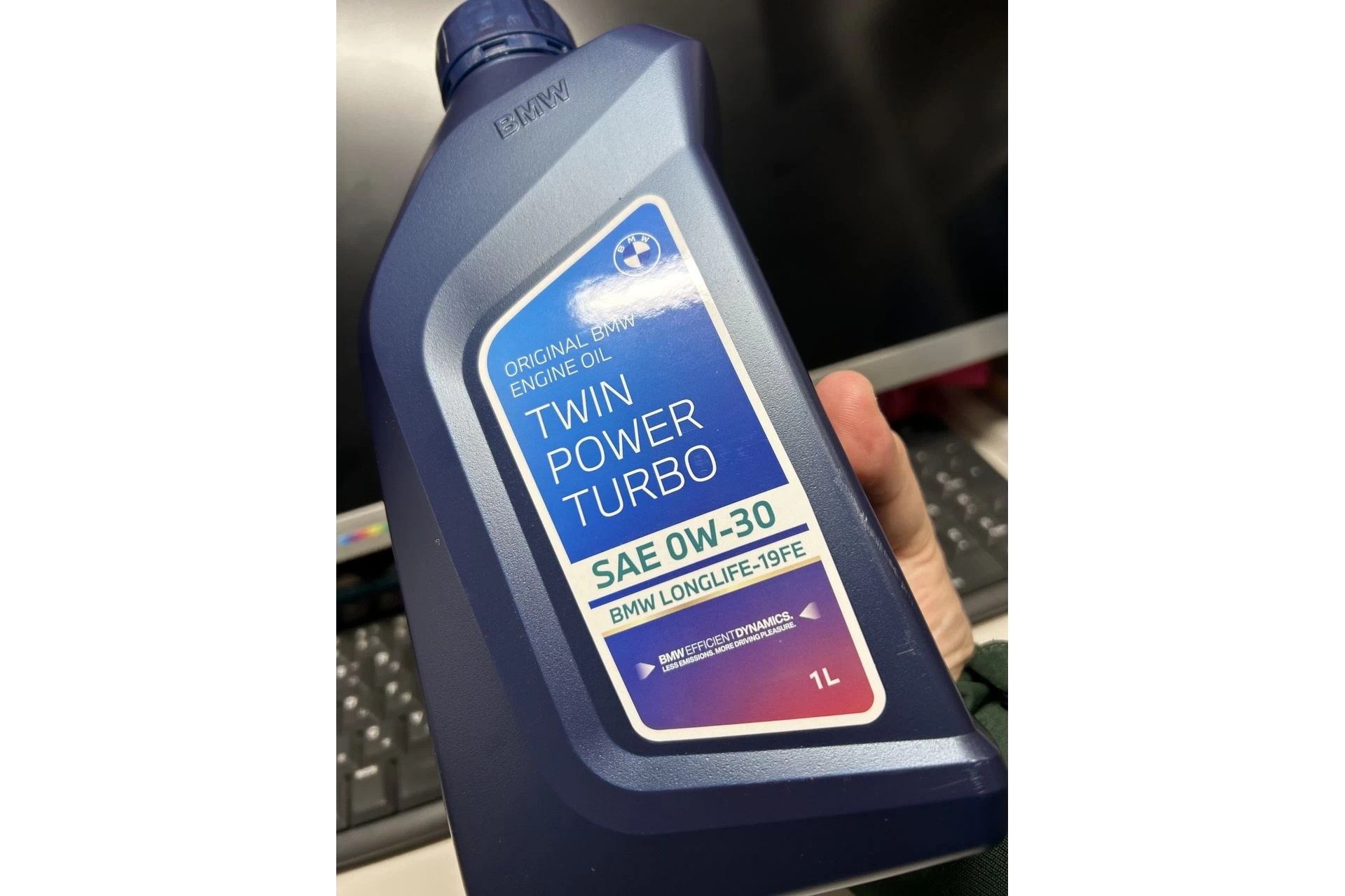 BMW純正 新エンジンオイル入荷！純正部品もお任せ下さい！