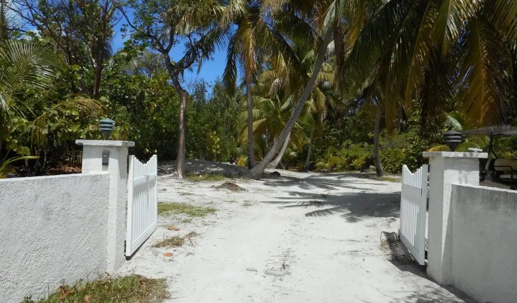2 Bedroom Beachfront Home for Sale, Spanish Wells, Eleuthera, Bahamas