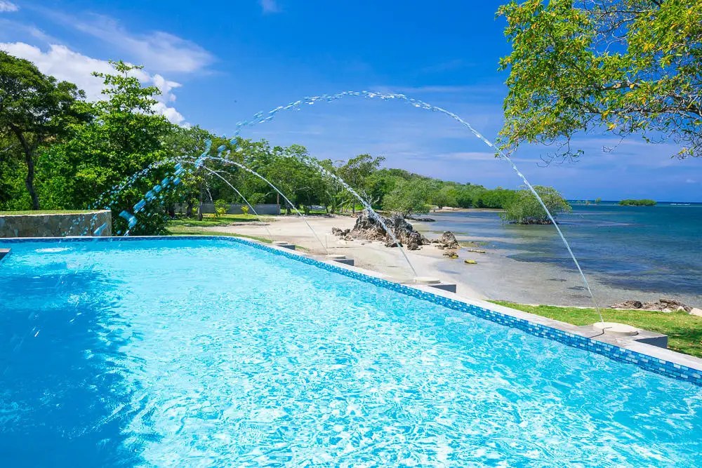 4 Bedroom Luxury Beachfront Home for Sale, Blue Harbour, Roatan 7th