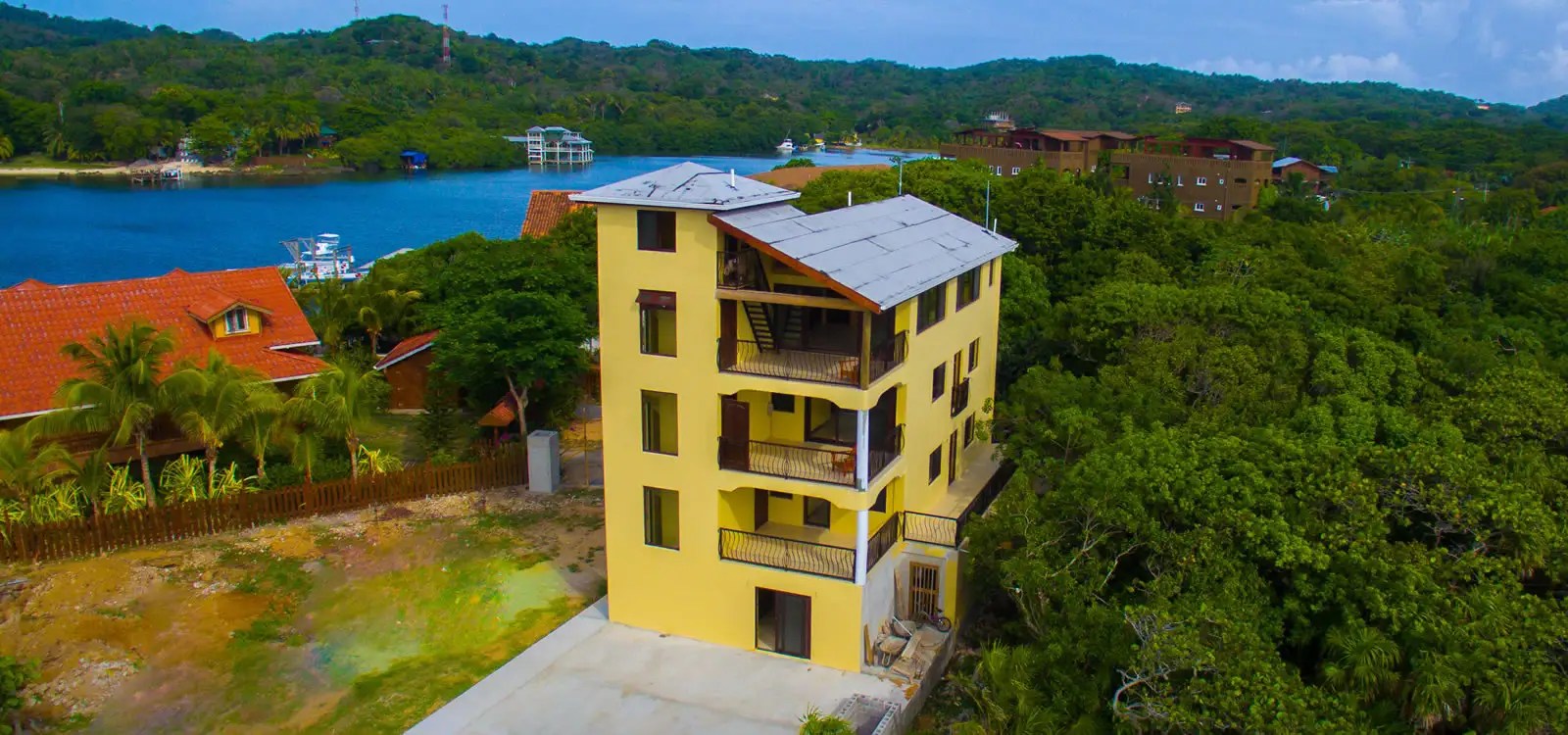 2 Bedroom Condo for Sale, West End, Roatan 7th Heaven Properties