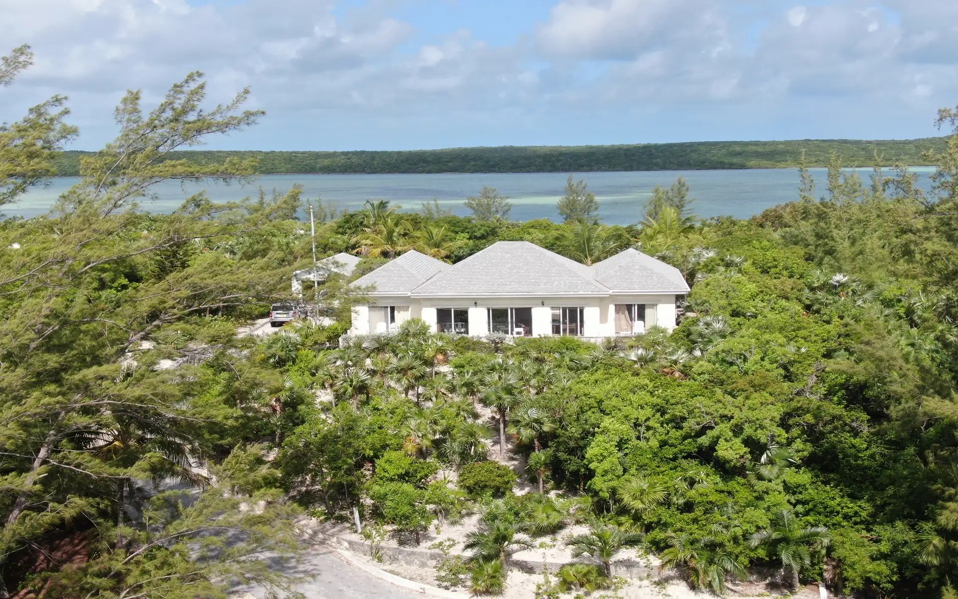 3 Bedroom Beachfront Home for Sale, Windermere Island, Eleuthera
